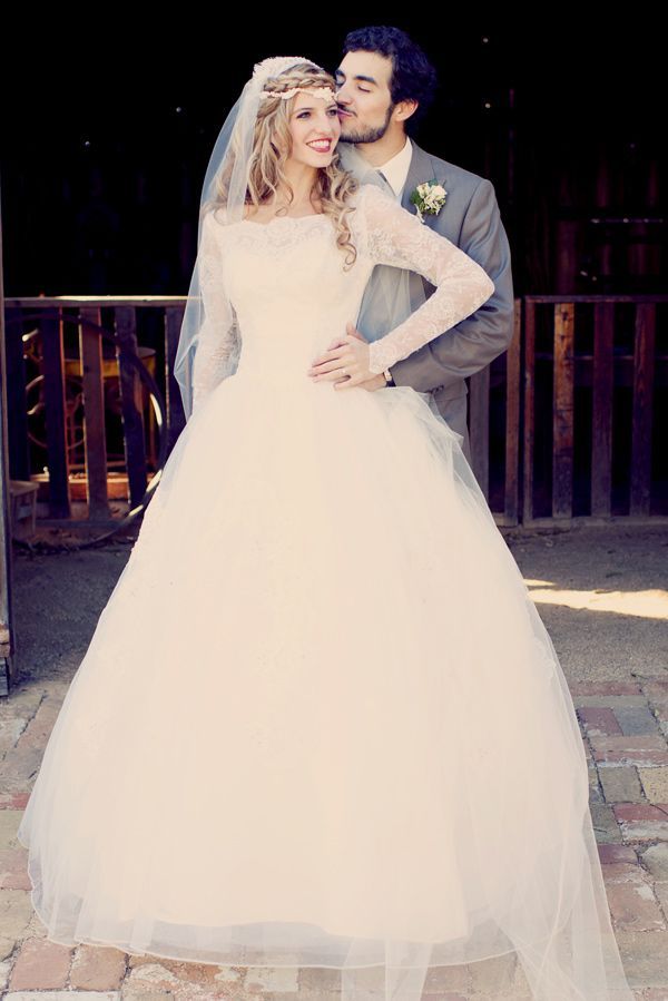 Stunning Vintage-Like Wedding Dresses ♡にて紹介している画像