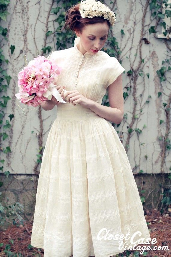 Stunning Vintage-Like Wedding Dresses ♡にて紹介している画像