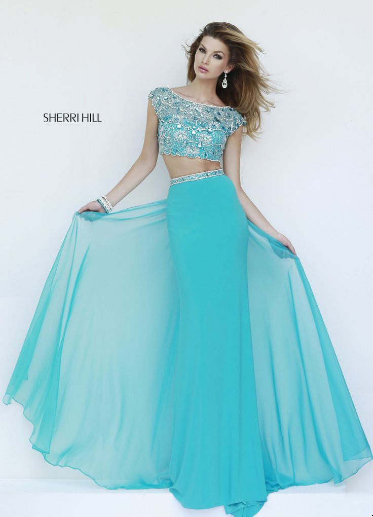 I Want to Wear for the Second Look! All the Adorable Two-Piece Colored Dresses by SHERRI HILL♡にて紹介している画像