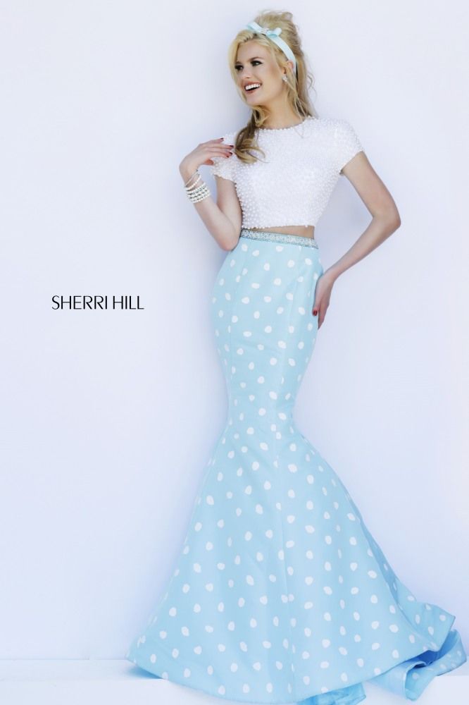 I Want to Wear for the Second Look! All the Adorable Two-Piece Colored Dresses by SHERRI HILL♡にて紹介している画像
