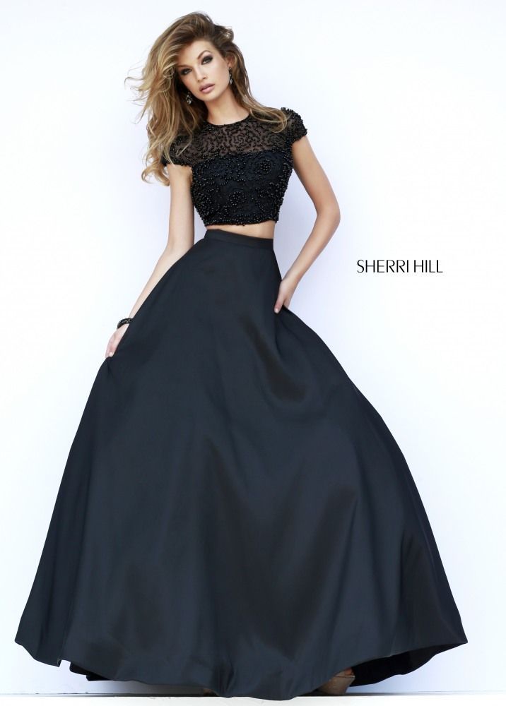 I Want to Wear for the Second Look! All the Adorable Two-Piece Colored Dresses by SHERRI HILL♡にて紹介している画像