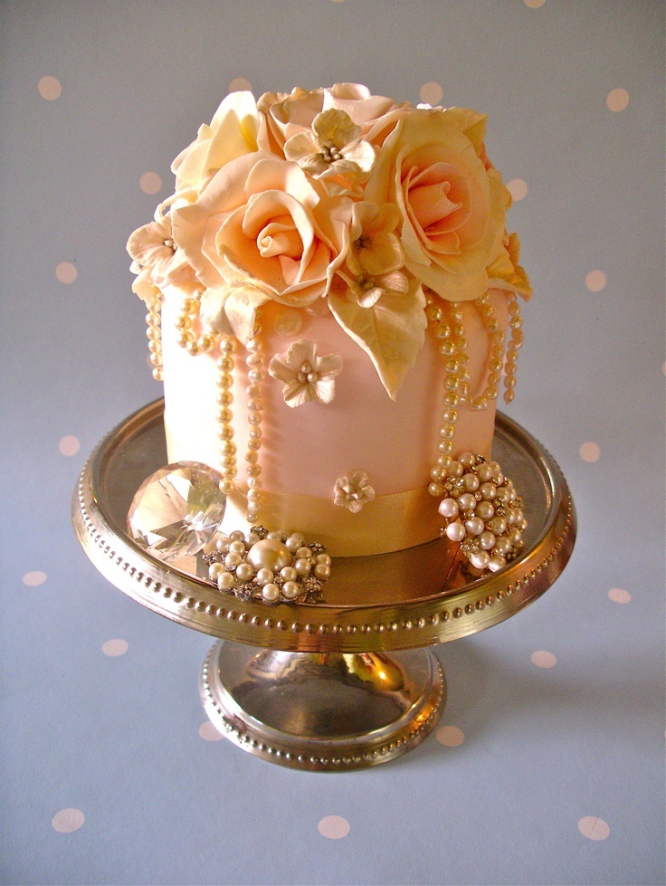 Adorable Mini Wedding Cakes for a Bride's Shower ❤にて紹介している画像