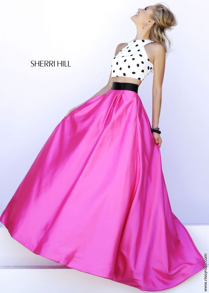 I Want to Wear for the Second Look! All the Adorable Two-Piece Colored Dresses by SHERRI HILL♡にて紹介している画像