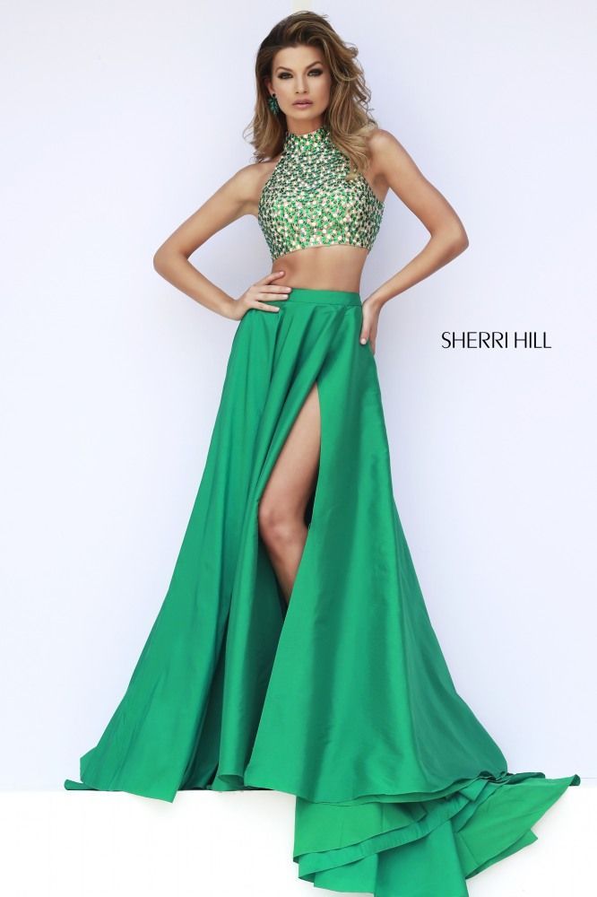 I Want to Wear for the Second Look! All the Adorable Two-Piece Colored Dresses by SHERRI HILL♡にて紹介している画像