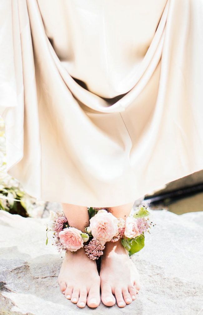 Cute Barefoot Accessories: A Perfect Collection of Foot Jewelry for Beach Weddings!にて紹介している画像