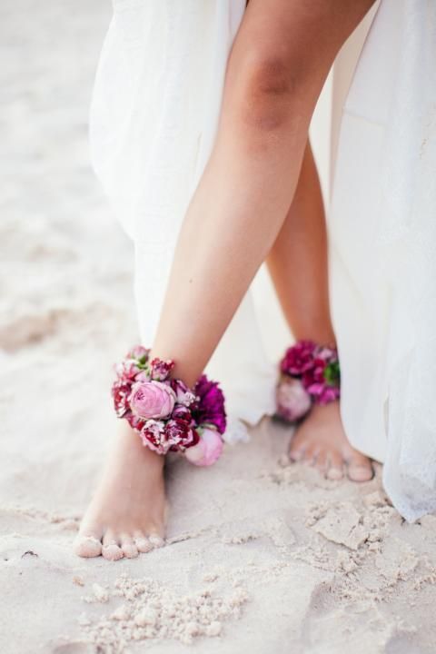 Cute Barefoot Accessories: A Perfect Collection of Foot Jewelry for Beach Weddings!にて紹介している画像