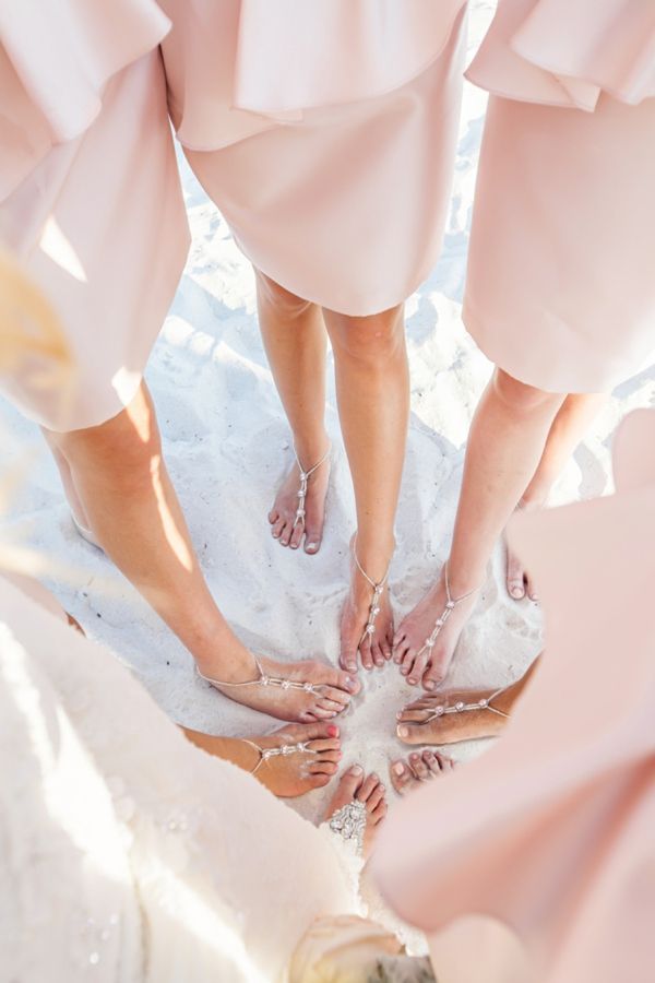 Cute Barefoot Accessories: A Perfect Collection of Foot Jewelry for Beach Weddings!にて紹介している画像