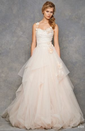 The Angelic Cutness♡ Charming in David Fielden's Fluffy Wedding Dress＊にて紹介している画像