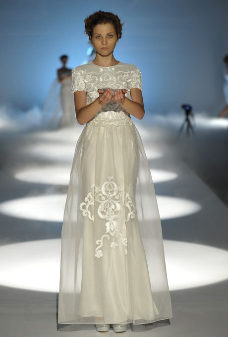 The Angelic Cutness♡ Charming in David Fielden's Fluffy Wedding Dress＊にて紹介している画像