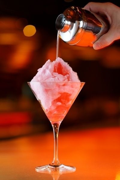 Adorably Fluffy Summer Drinks: Delight Your Guests with Cotton Candy Soda!にて紹介している画像