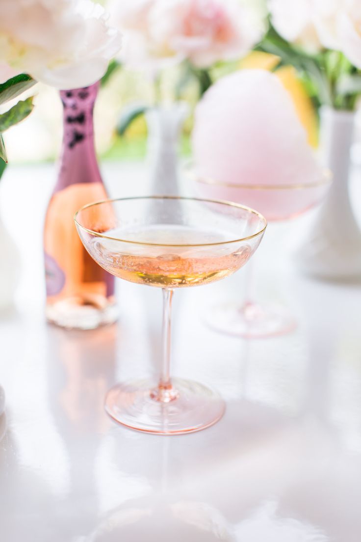 Adorably Fluffy Summer Drinks: Delight Your Guests with Cotton Candy Soda!にて紹介している画像