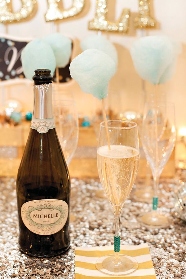 Adorably Fluffy Summer Drinks: Delight Your Guests with Cotton Candy Soda!にて紹介している画像