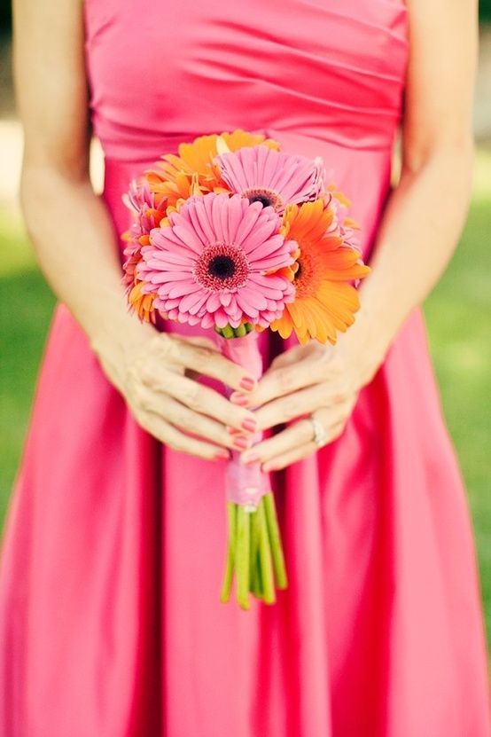 花嫁さんに人気♡ガーベラのブーケが可愛くてきゅん♡にて紹介している画像
