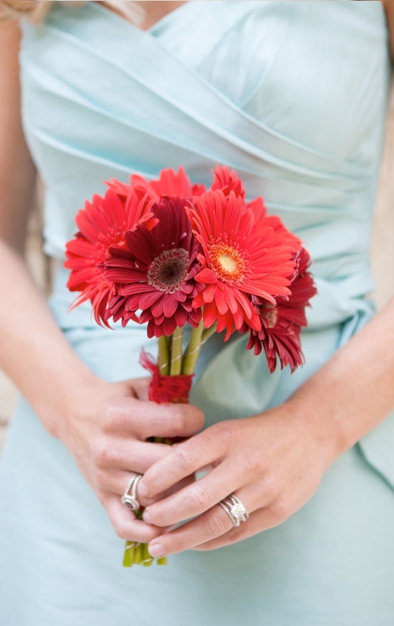 花嫁さんに人気♡ガーベラのブーケが可愛くてきゅん♡にて紹介している画像