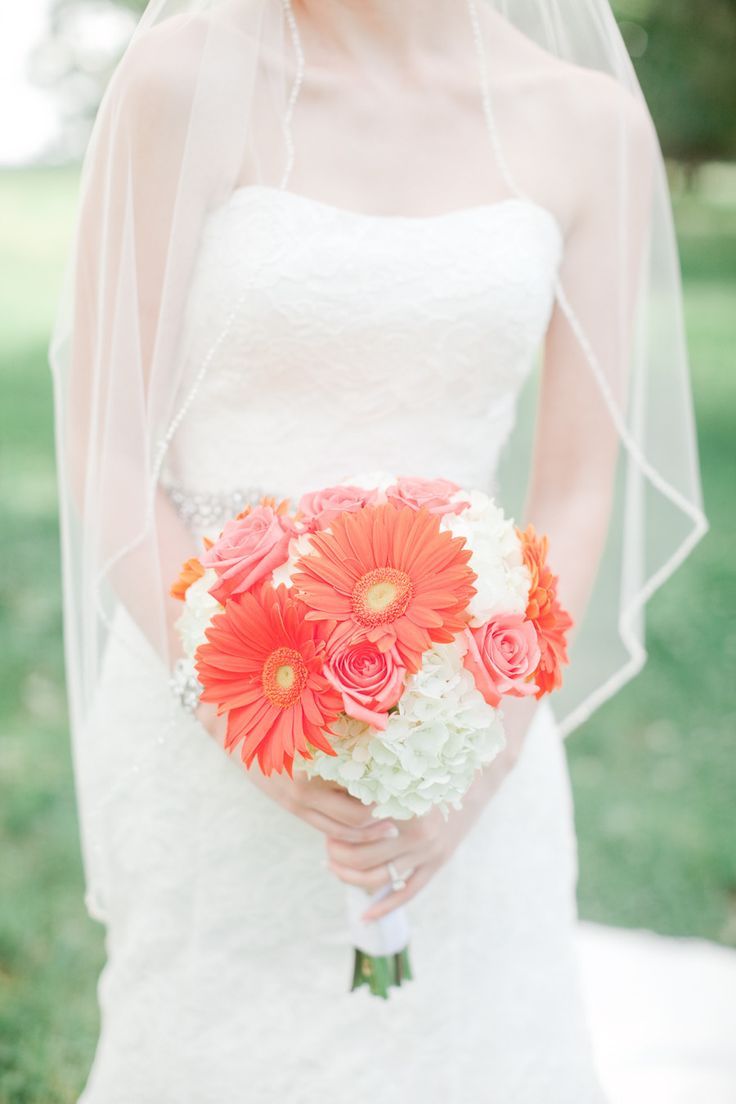 花嫁さんに人気♡ガーベラのブーケが可愛くてきゅん♡にて紹介している画像