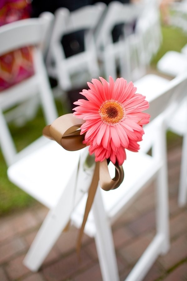 花嫁さんに人気♡ガーベラのブーケが可愛くてきゅん♡にて紹介している画像