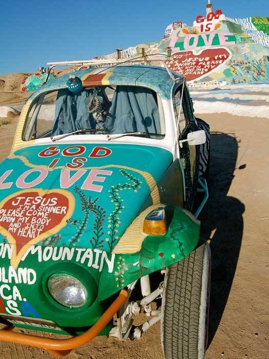 A Colorful and Adorable 'Salvation Mountain' Overflowing with Love: A Place I Want to Visit!にて紹介している画像