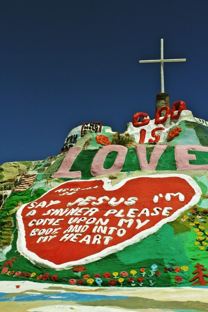 A Colorful and Adorable 'Salvation Mountain' Overflowing with Love: A Place I Want to Visit!にて紹介している画像