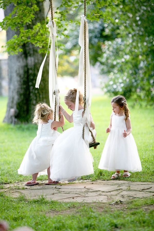 "I Want to Capture It! The Adorable and Charming Wedding Photos on a Swing"にて紹介している画像