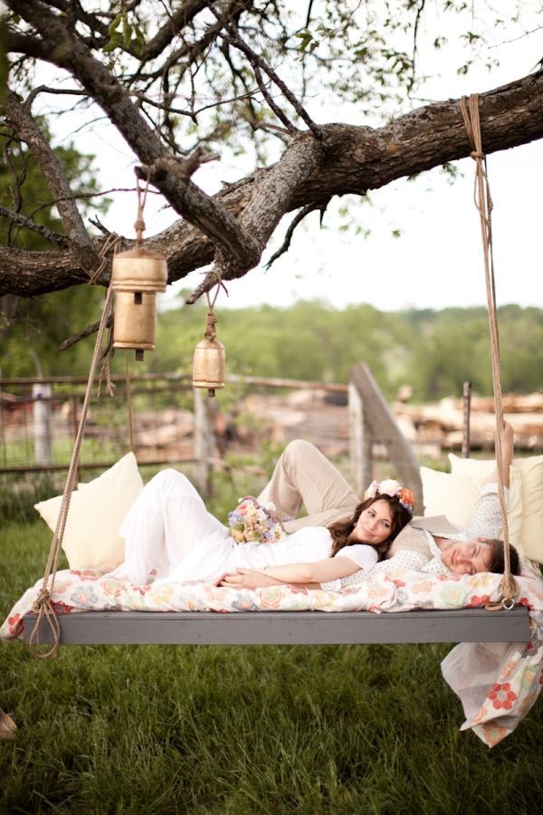 "I Want to Capture It! The Adorable and Charming Wedding Photos on a Swing"にて紹介している画像