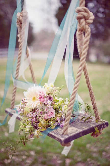 "I Want to Capture It! The Adorable and Charming Wedding Photos on a Swing"にて紹介している画像