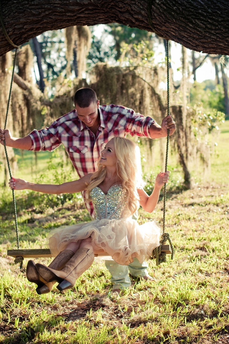 "I Want to Capture It! The Adorable and Charming Wedding Photos on a Swing"にて紹介している画像