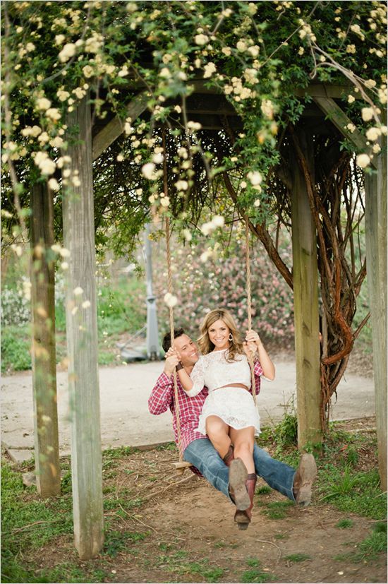"I Want to Capture It! The Adorable and Charming Wedding Photos on a Swing"にて紹介している画像