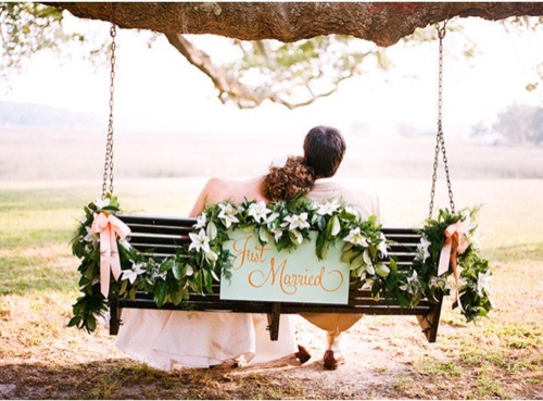 "I Want to Capture It! The Adorable and Charming Wedding Photos on a Swing"にて紹介している画像