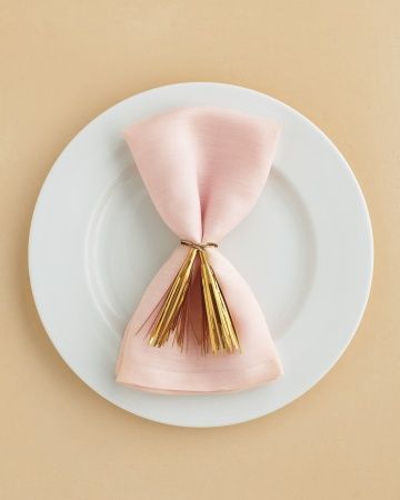 "DIY Delight: A Complete Guide to Creating and Styling 'Tassels' for Your Wedding Decorations*"にて紹介している画像