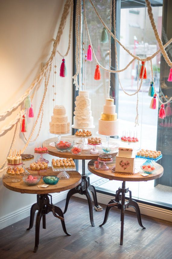 "DIY Delight: A Complete Guide to Creating and Styling 'Tassels' for Your Wedding Decorations*"にて紹介している画像