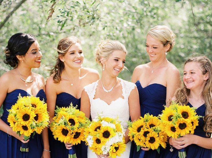 "♡ Summer in Full Bloom ♡ A Beautiful Wedding Using Sunflowers: A Special Feature on Refreshing Summer Wedding Coordination *"にて紹介している画像