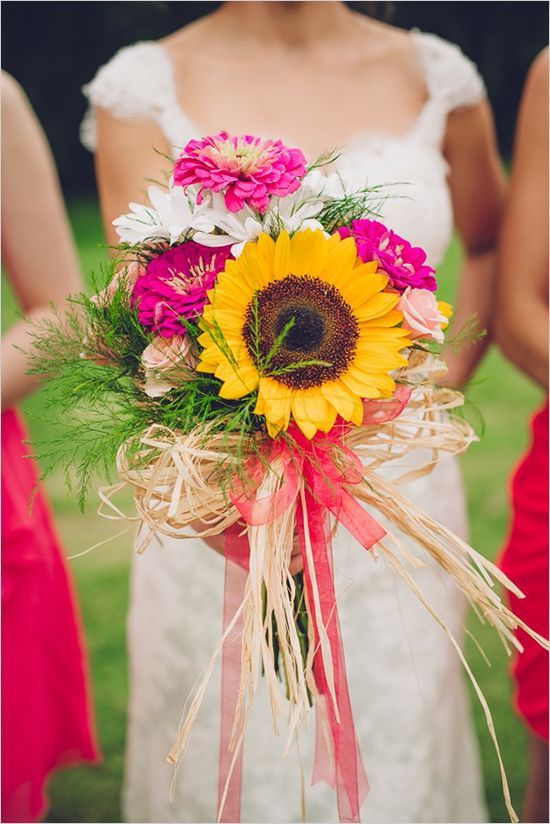 "♡ Summer in Full Bloom ♡ A Beautiful Wedding Using Sunflowers: A Special Feature on Refreshing Summer Wedding Coordination *"にて紹介している画像