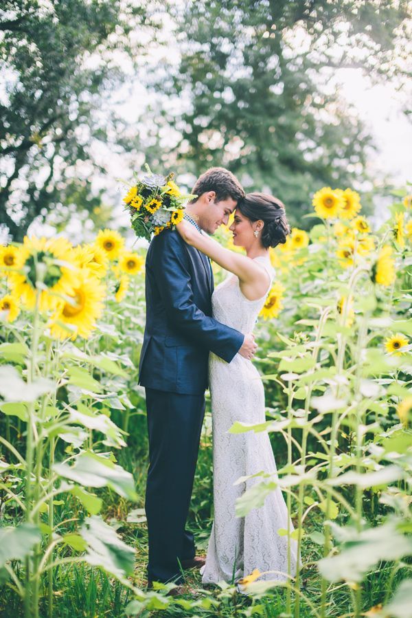 "♡ Summer in Full Bloom ♡ A Beautiful Wedding Using Sunflowers: A Special Feature on Refreshing Summer Wedding Coordination *"にて紹介している画像