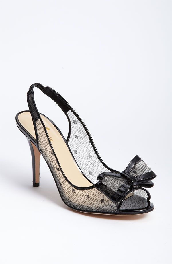 Adorable Polka Dot Shoes That Will Make Your Heart Flutter ♡にて紹介している画像