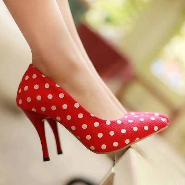 Adorable Polka Dot Shoes That Will Make Your Heart Flutter ♡にて紹介している画像