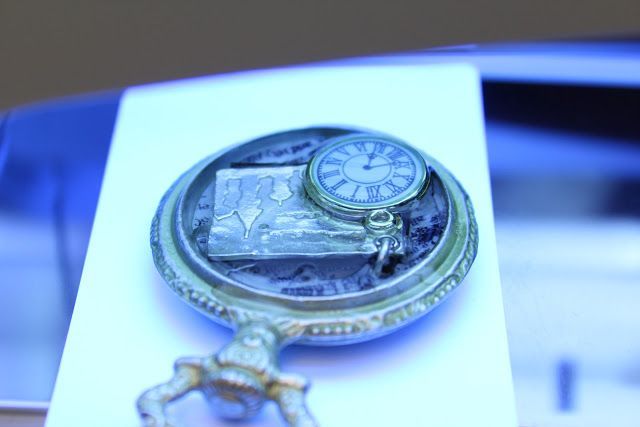 Easy DIY with 100 Yen Store Materials: Capturing Memories in Accessories Using Trendy 'Resin' ♡にて紹介している画像