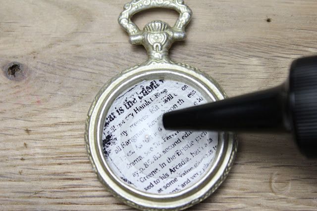 Easy DIY with 100 Yen Store Materials: Capturing Memories in Accessories Using Trendy 'Resin' ♡にて紹介している画像