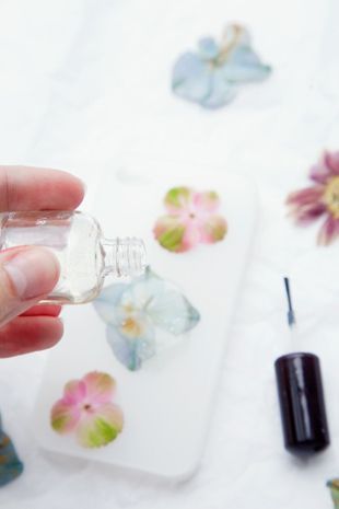 Easy DIY with 100 Yen Store Materials: Capturing Memories in Accessories Using Trendy 'Resin' ♡にて紹介している画像