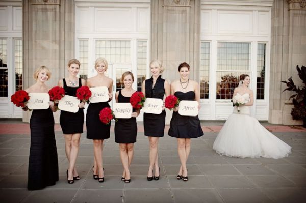 ブライズメイドメイドは"パステルカラー"じゃなくてもいい！？いい事だらけのダークドレス特集♡にて紹介している画像