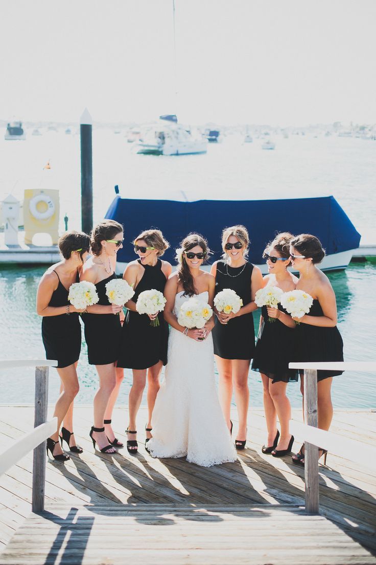 ブライズメイドメイドは"パステルカラー"じゃなくてもいい！？いい事だらけのダークドレス特集♡にて紹介している画像