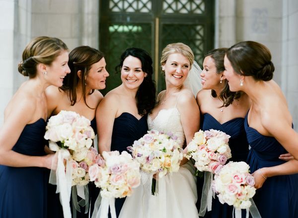 ブライズメイドメイドは"パステルカラー"じゃなくてもいい！？いい事だらけのダークドレス特集♡にて紹介している画像