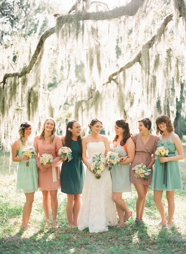 ブライズメイドメイドは"パステルカラー"じゃなくてもいい！？いい事だらけのダークドレス特集♡にて紹介している画像