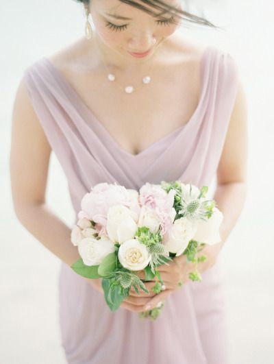 Adorably Soft♡ A Collection of Lavender-Colored Bridesmaid Dressesにて紹介している画像