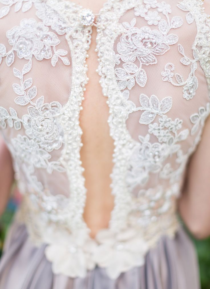 Adorably Soft♡ A Collection of Lavender-Colored Bridesmaid Dressesにて紹介している画像