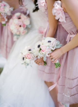 Adorably Soft♡ A Collection of Lavender-Colored Bridesmaid Dressesにて紹介している画像