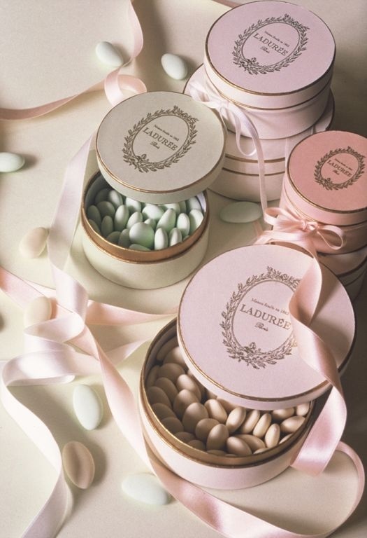 ふんわりパステルの幸せな色♡ドラジェカラーのウェデングドレスが可愛すぎる＊にて紹介している画像