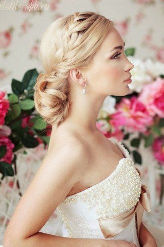 Cute Hairstyle Collection: Adorable Bun and Chignon Styles to Incorporate into Your Everyday Look♡にて紹介している画像