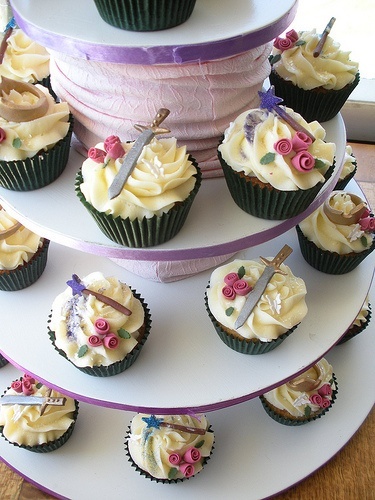 プリンセスオーロラが素敵♡眠れる森の美女をモチーフにしたweddingアイデアをあつめましたにて紹介している画像