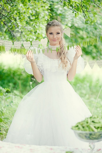 "Solving Body Shape Concerns with Sleeve Styles: Tips for Choosing Wedding Dress Sleeves"にて紹介している画像