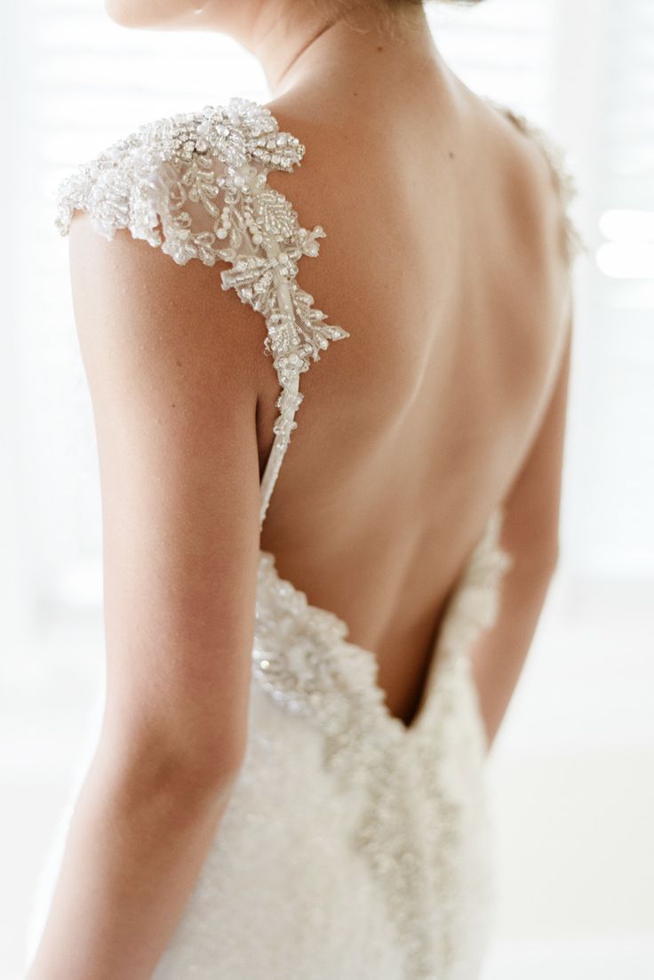 "Solving Body Shape Concerns with Sleeve Styles: Tips for Choosing Wedding Dress Sleeves"にて紹介している画像